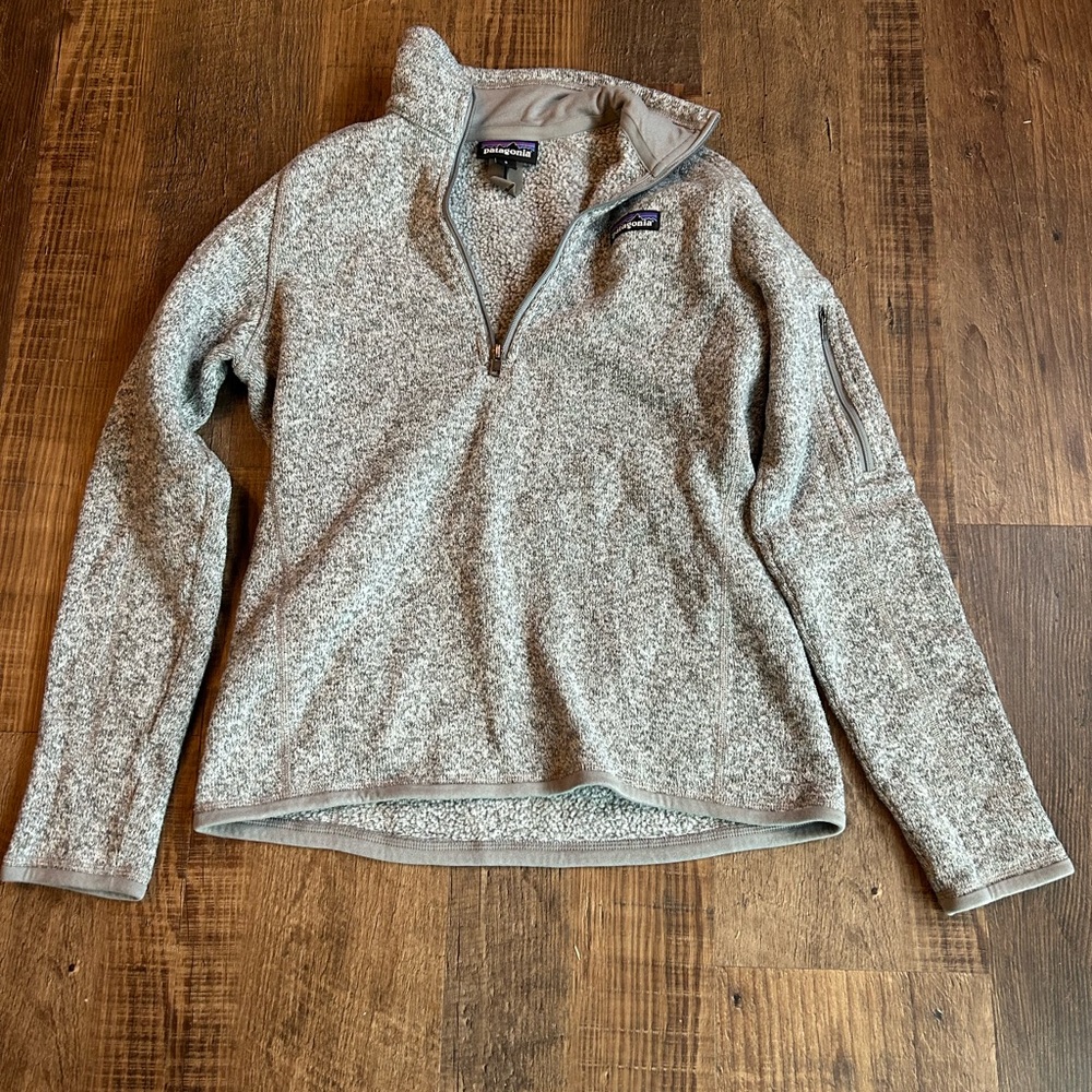 Gray Patagonia 1/4 zip pullover.